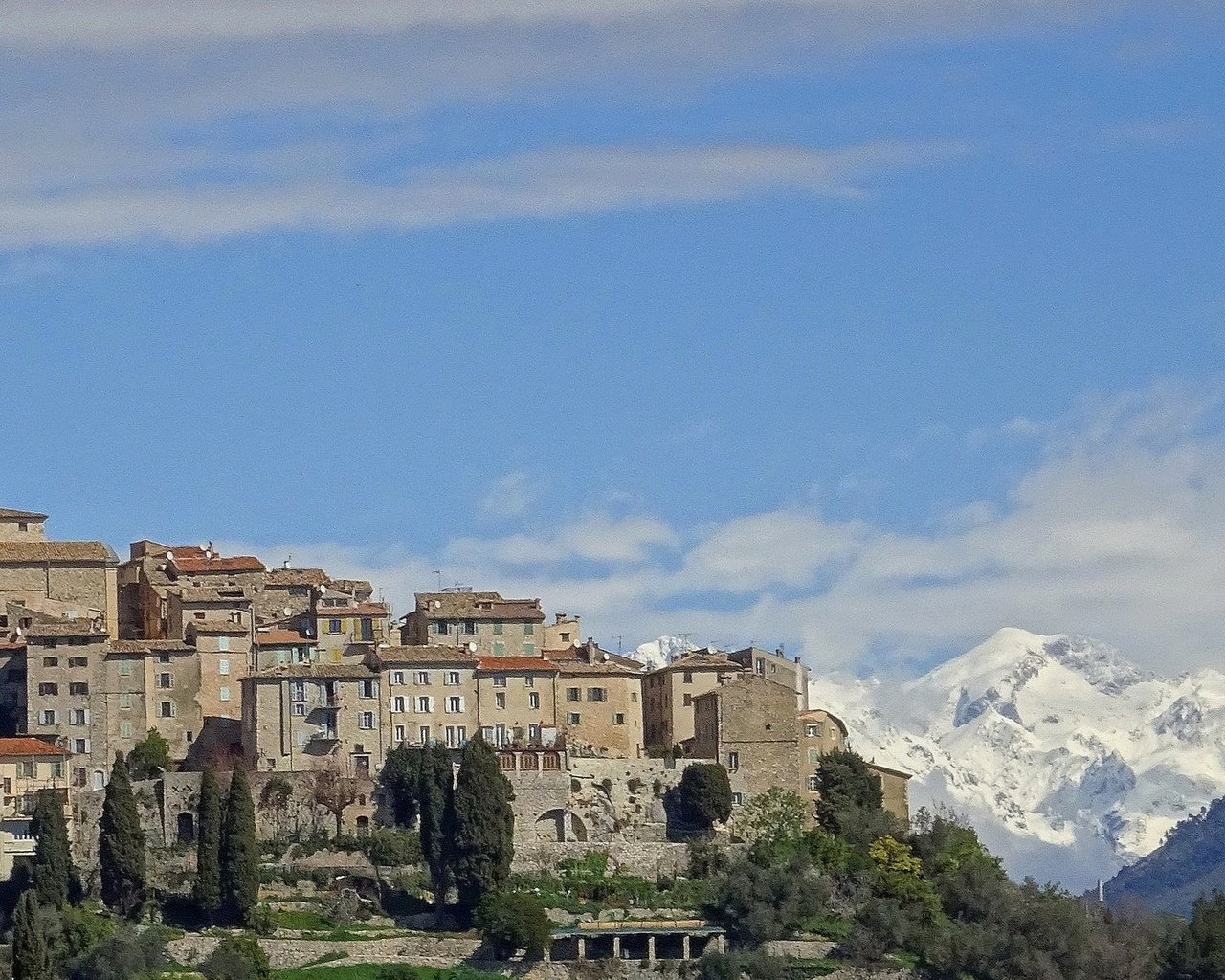 Обои горы, пейзаж, дома, франция, карро, mountains, landscape, home, france, carros разрешение 2048x1165 Загрузить