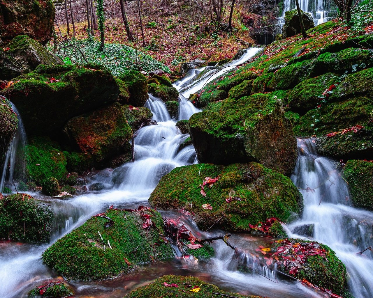 Обои вода, камни, ручей, водопад, поток, мох, water, stones, stream, waterfall, moss разрешение 2048x1280 Загрузить