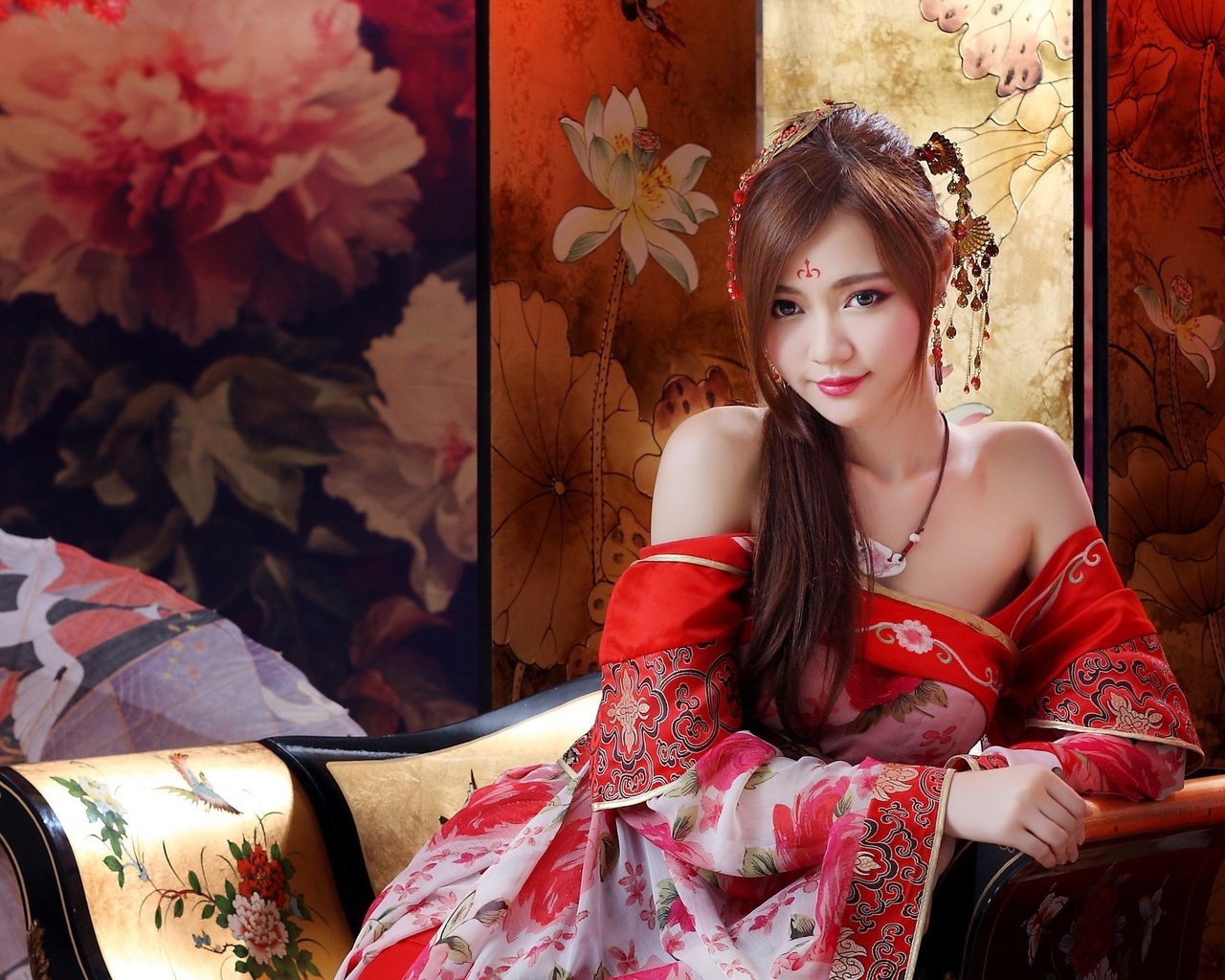 Обои стиль, азиатка, девушка, настроение, поза, взгляд, модель, лицо, кимоно, style, asian, girl, mood, pose, look, model, face, kimono разрешение 2048x1365 Загрузить