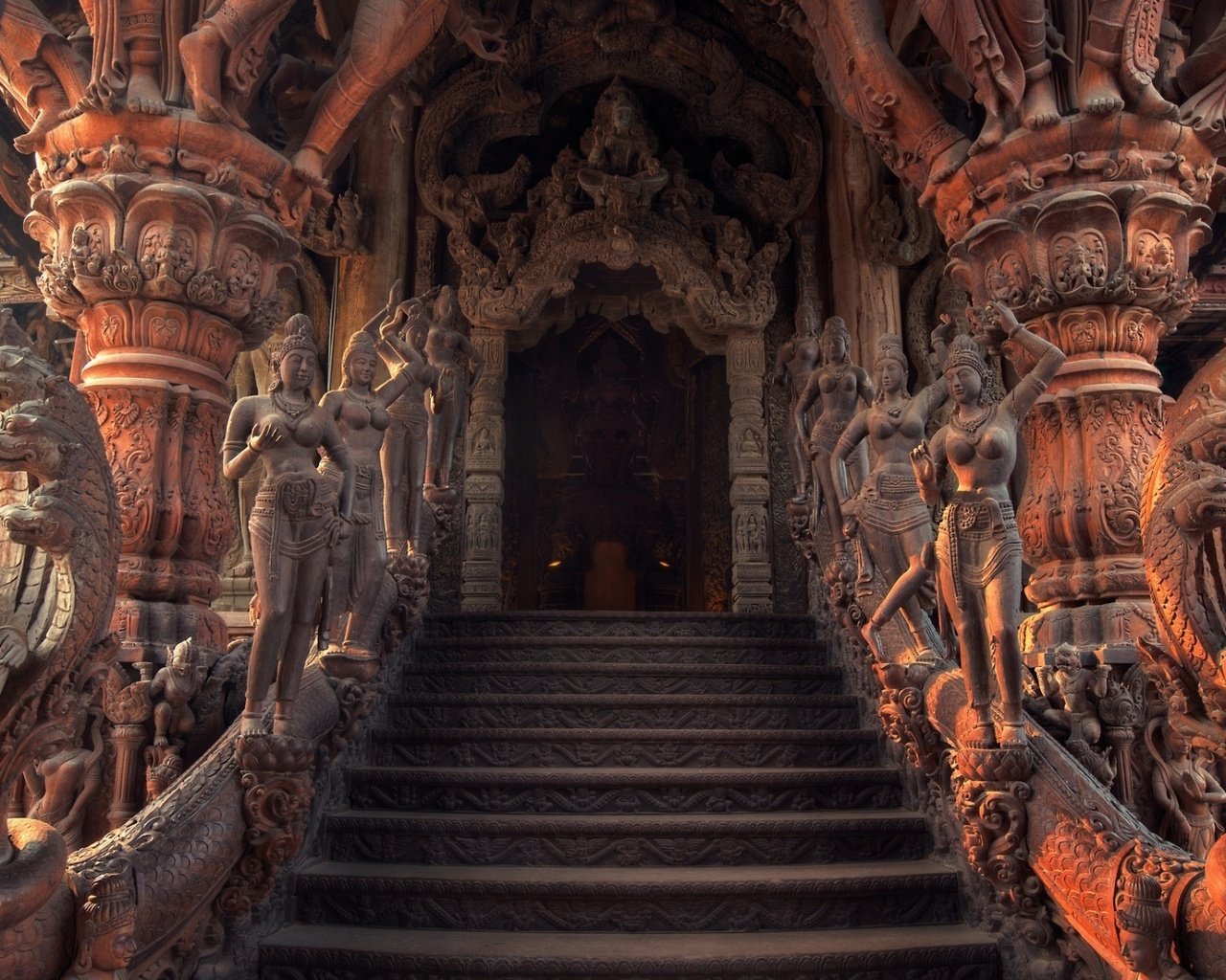 Обои храм, лестница, скульптуры, таиланд, вход, храм истины, паттайя, temple, ladder, sculpture, thailand, entrance, the sanctuary of truth, pattaya разрешение 1920x1200 Загрузить