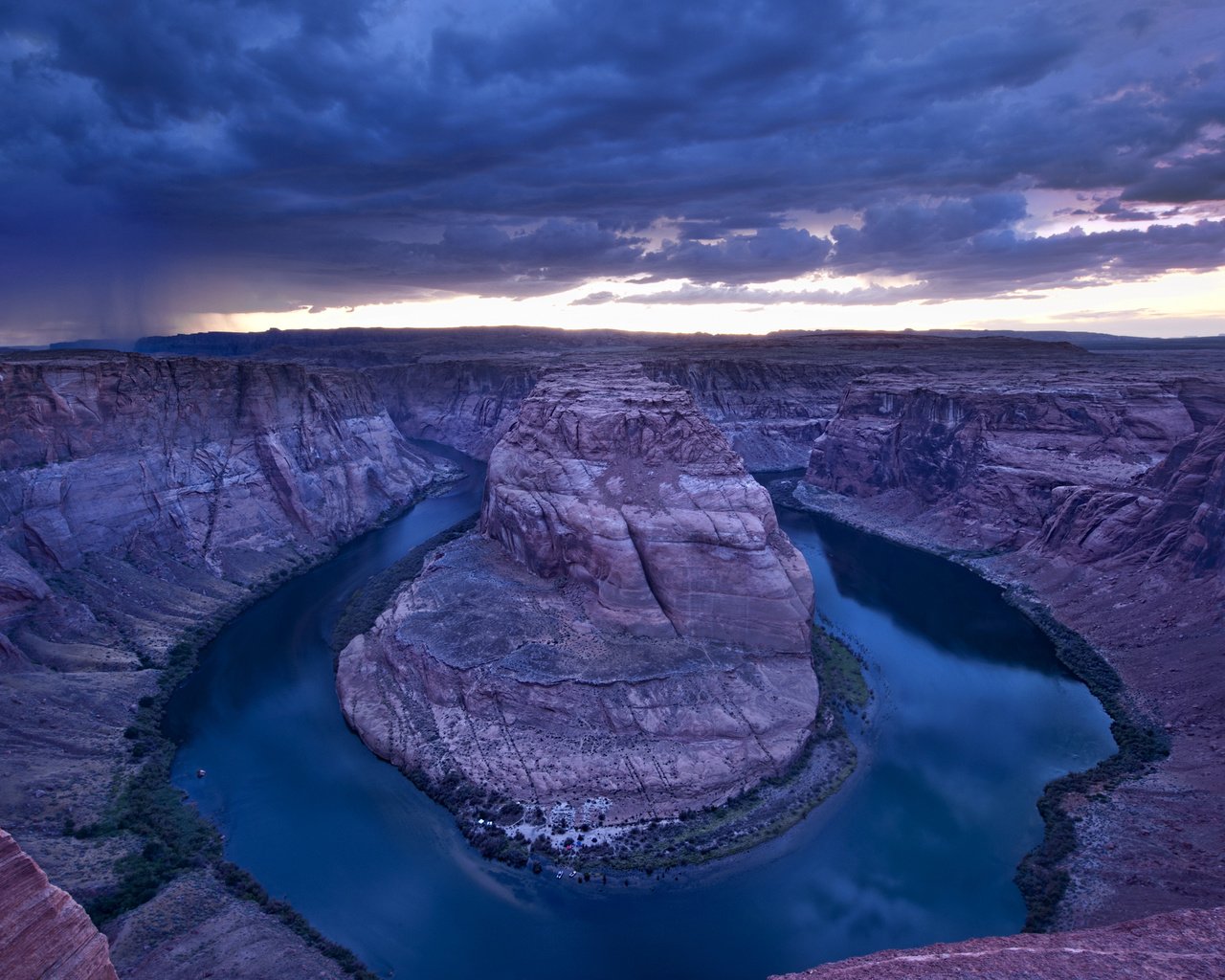 Обои небо, вечер, река, скалы, молния, каньон, grand canyon, река колорадо, каньон подкова, the sky, the evening, river, rocks, lightning, canyon, the colorado river разрешение 2560x1600 Загрузить