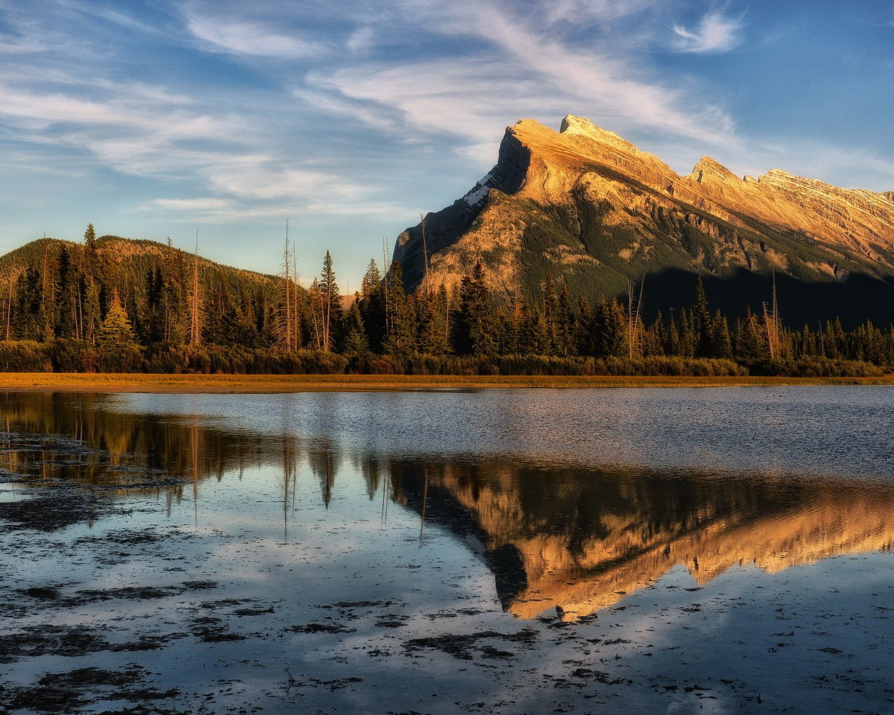 Обои небо, вода, озеро, лес, отражение, гора, the sky, water, lake, forest, reflection, mountain разрешение 1920x1200 Загрузить