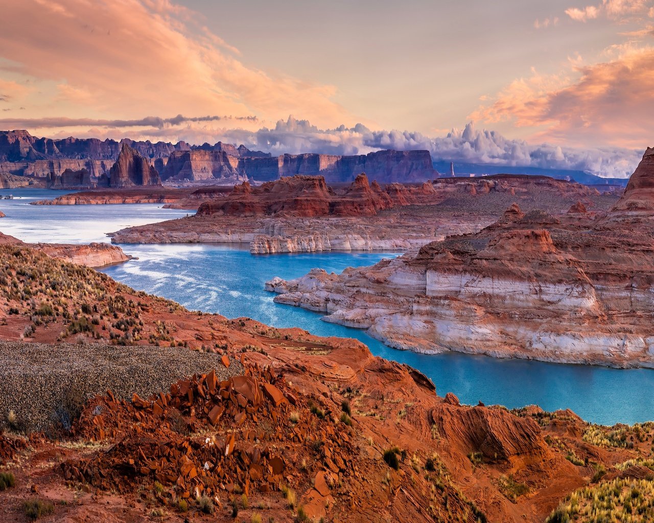 Обои облака, река, горы, камни, каньон, clouds, river, mountains, stones, canyon разрешение 3000x2000 Загрузить