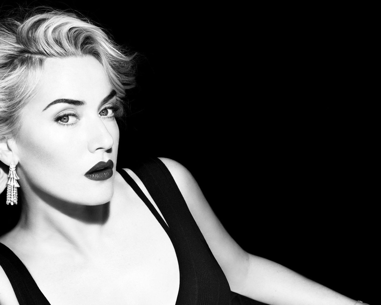 Обои поза, взгляд, чёрно-белое, актриса, кейт уинслет, pose, look, black and white, actress, kate winslet разрешение 1920x1080 Загрузить