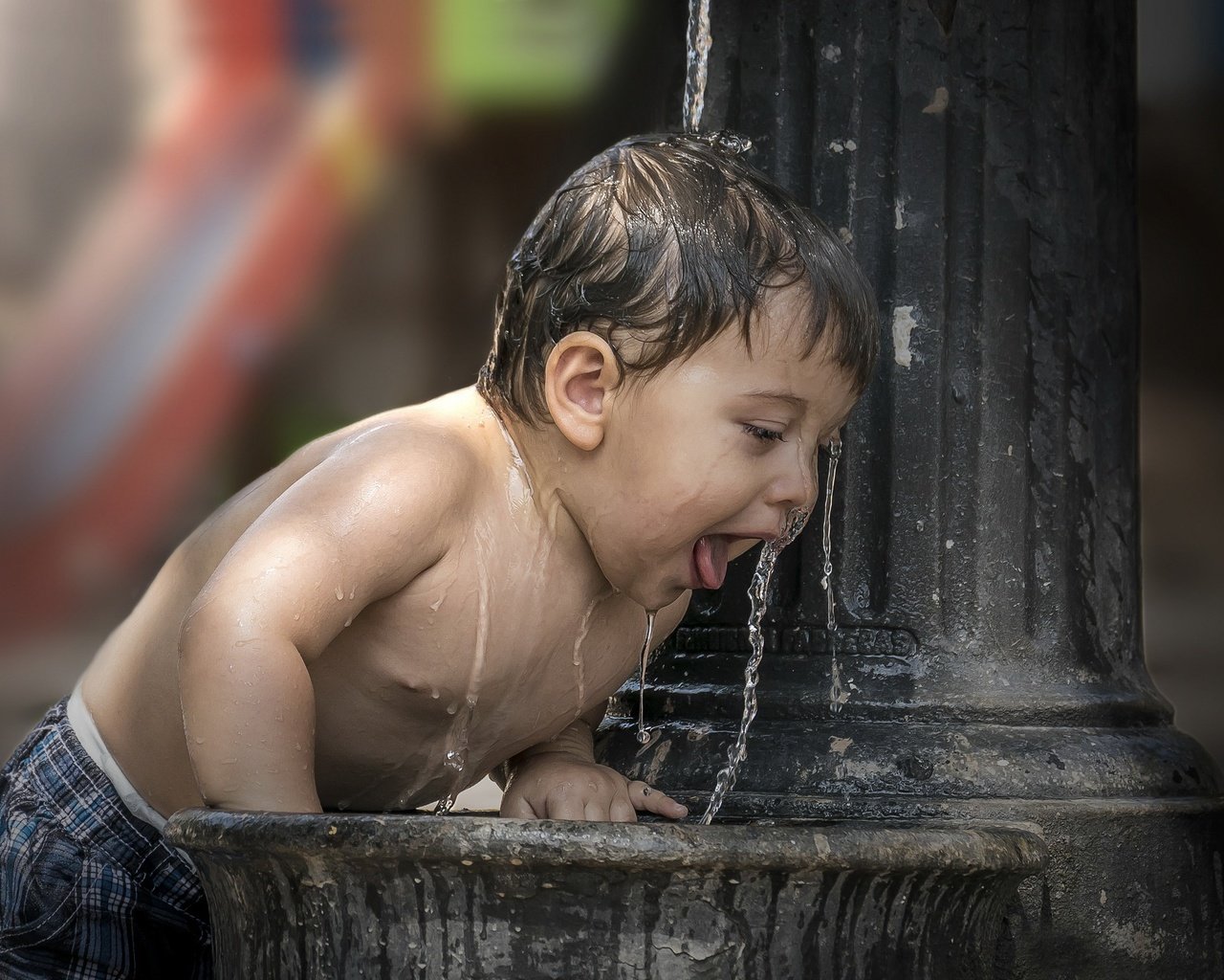 Обои вода, капли, брызги, дети, фонтан, ребенок, мальчик, water, drops, squirt, children, fountain, child, boy разрешение 2047x1311 Загрузить