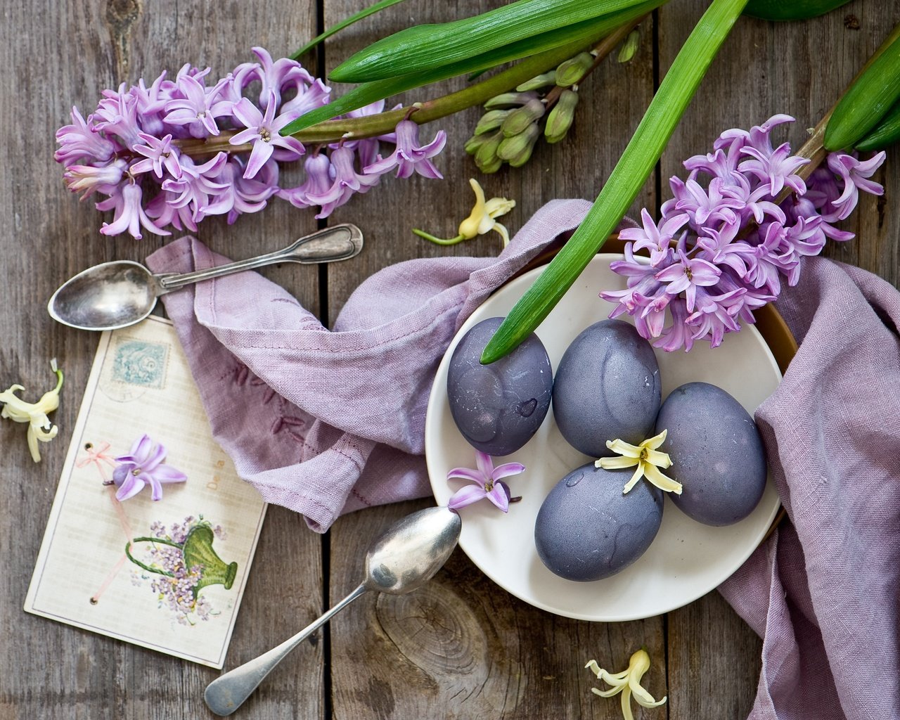 Обои цветы, пасха, яйца, открытка, гиацинты, ложки, крашенки, flowers, easter, eggs, postcard, hyacinths, spoon разрешение 4256x2832 Загрузить