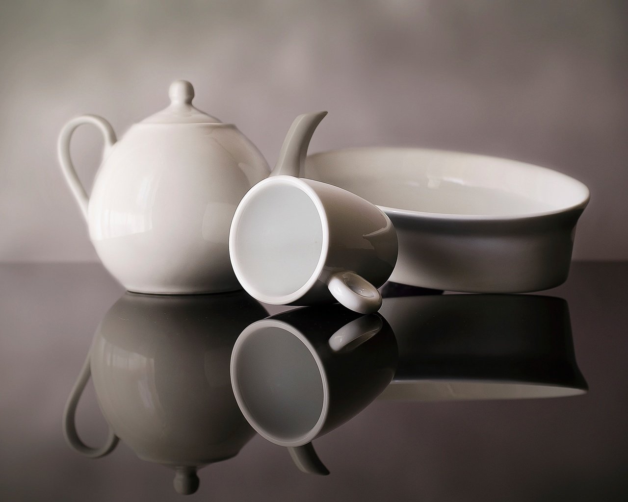 Обои отражение, чашка, посуда, чайник, натюрморт, reflection, cup, dishes, kettle, still life разрешение 2048x1396 Загрузить