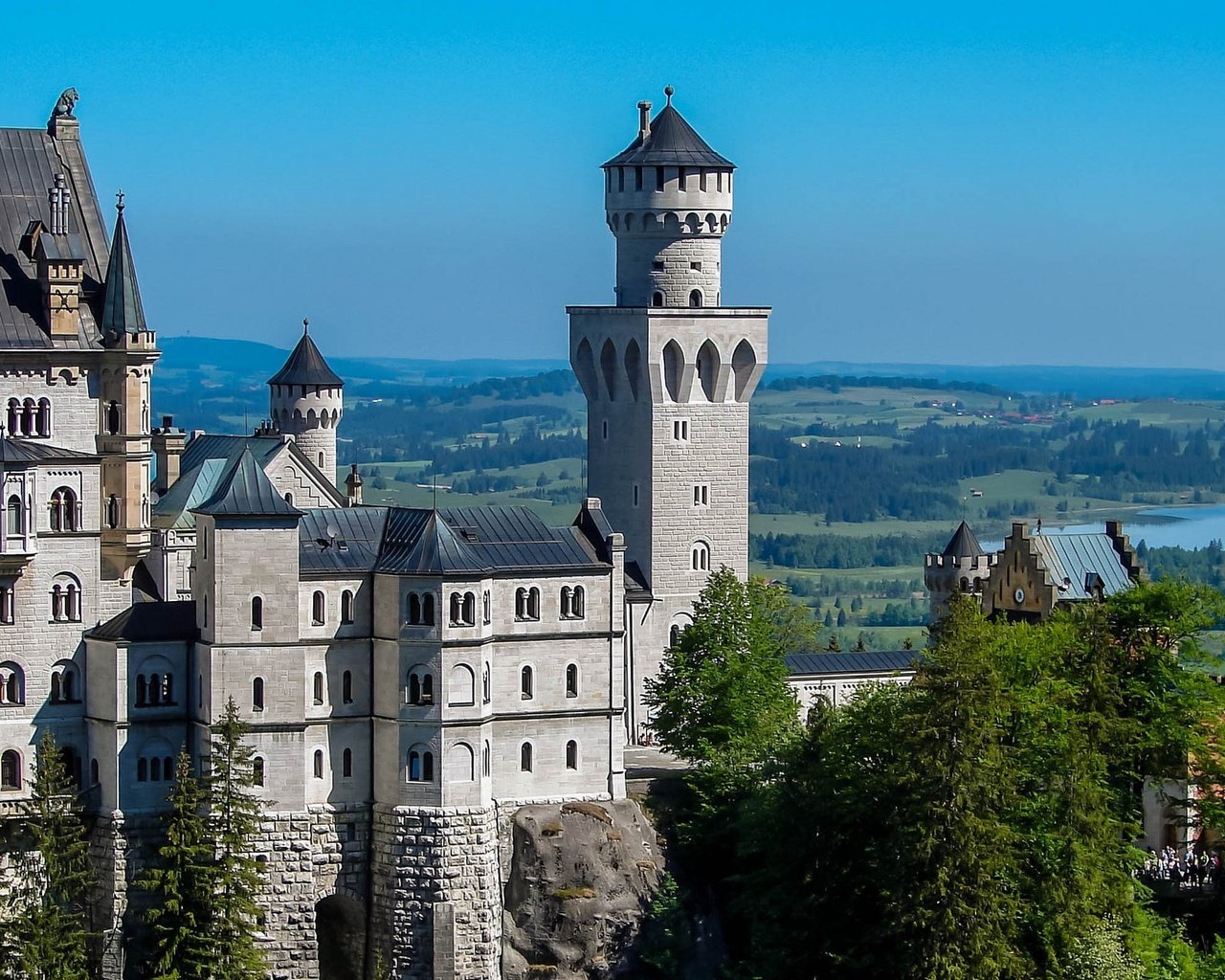 Обои панорама, замок, стены, башни, германия, нойшванштайн, panorama, castle, wall, tower, germany, neuschwanstein разрешение 2048x1280 Загрузить