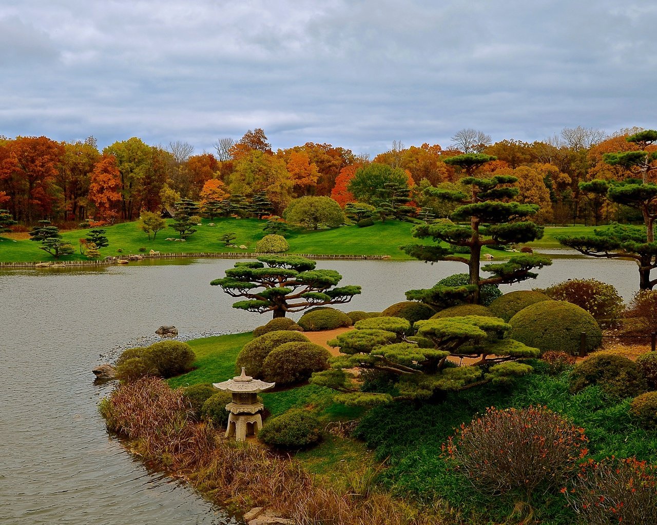 Обои трава, чикаго, деревья, botanic garden, дизайн, парк, кусты, осень, сша, пруд, grass, chicago, trees, design, park, the bushes, autumn, usa, pond разрешение 2525x1500 Загрузить