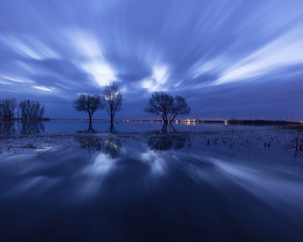 Обои деревья, вечер, озеро, отражение, trees, the evening, lake, reflection разрешение 2048x1293 Загрузить