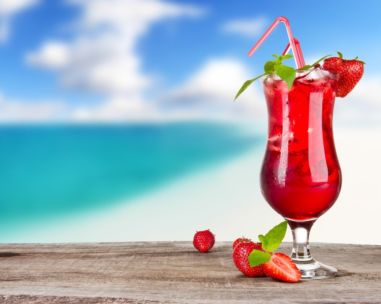 Обои клубника, бокал, ягоды, коктейль, трубочка, strawberry, glass, berries, cocktail, tube разрешение 2492x1707 Загрузить