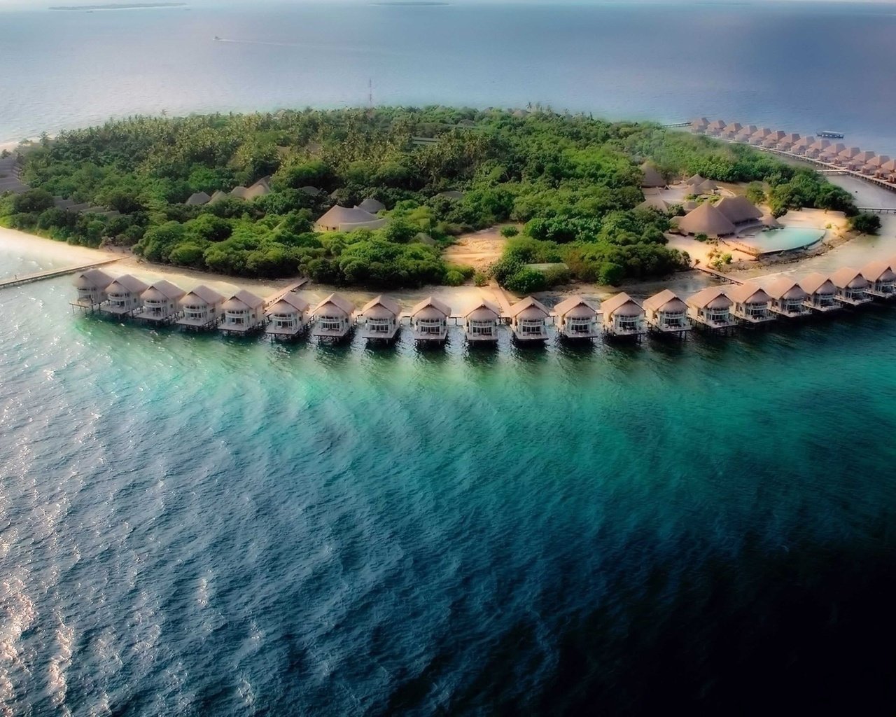 Обои океан, остров, курорт, бунгало, мальдивы, the ocean, island, resort, bungalow, the maldives разрешение 3413x1920 Загрузить
