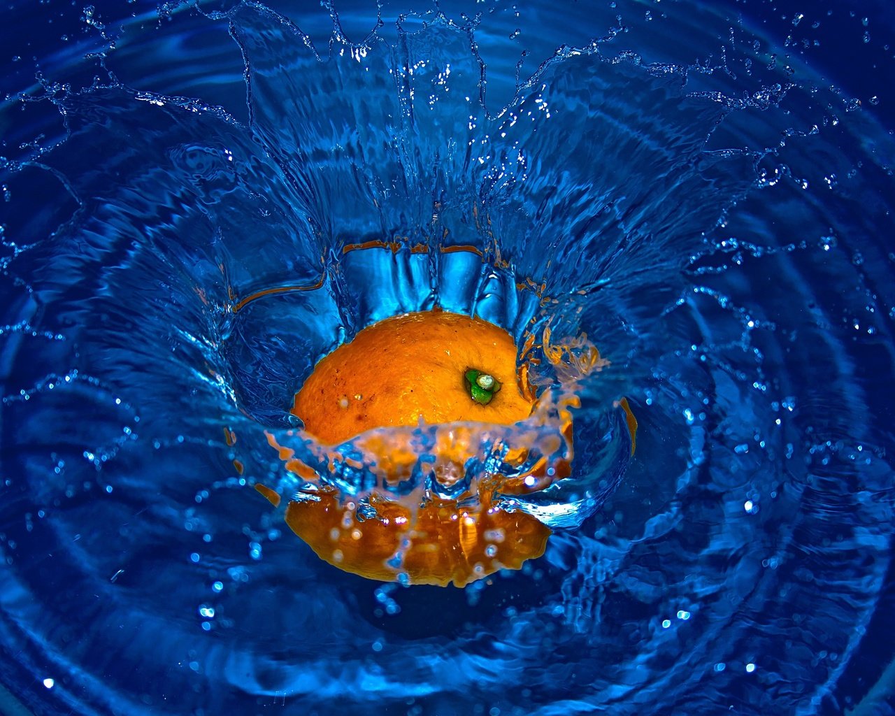 Обои вода, фрукты, брызги, апельсин, всплеск, water, fruit, squirt, orange, splash разрешение 3888x2592 Загрузить