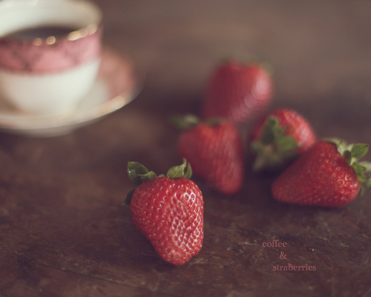 Обои клубника, кофе, ягоды, чашка, боке, strawberry, coffee, berries, cup, bokeh разрешение 2048x1365 Загрузить