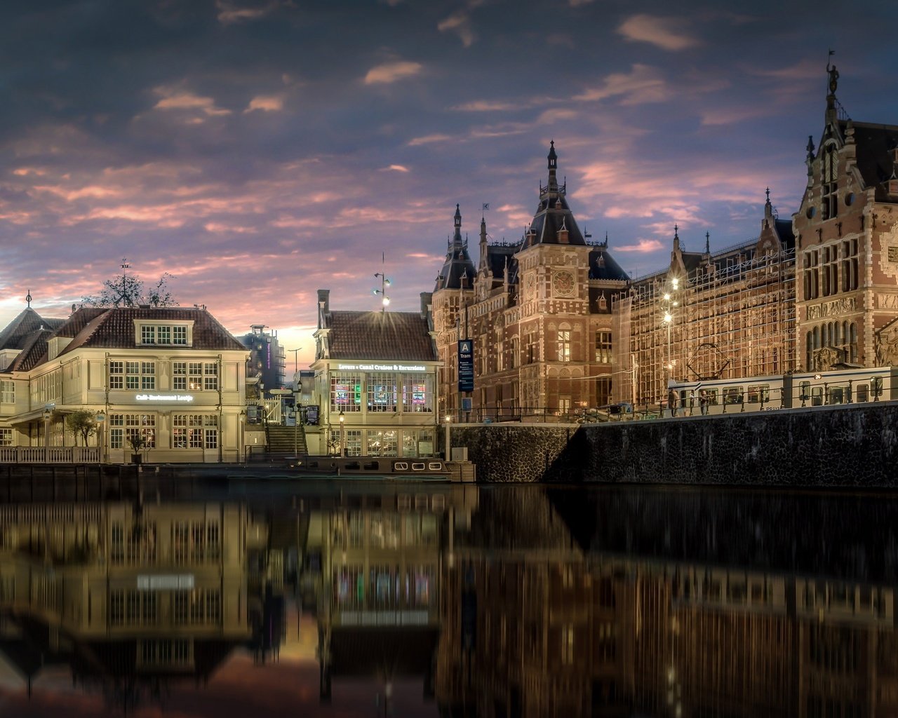 Обои отражение, канал, дома, здания, нидерланды, амстердам, reflection, channel, home, building, netherlands, amsterdam разрешение 2048x1261 Загрузить