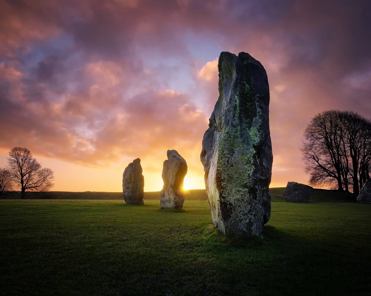 Обои небо, joe davies, эйвбери, облака, avebury, камни, пейзаж, восход солнца, шотландия, соединенное королевство, уилтшир, the sky, clouds, stones, landscape, sunrise, scotland, united kingdom, wiltshire разрешение 2048x1536 Загрузить