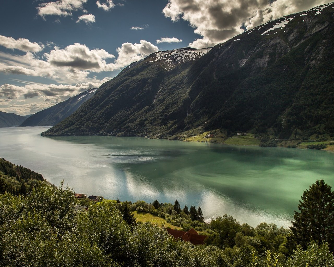 Обои облака, горы, природа, пейзаж, залив, норвегия, фьорд, согне-фьорд, clouds, mountains, nature, landscape, bay, norway, the fjord разрешение 2048x1365 Загрузить