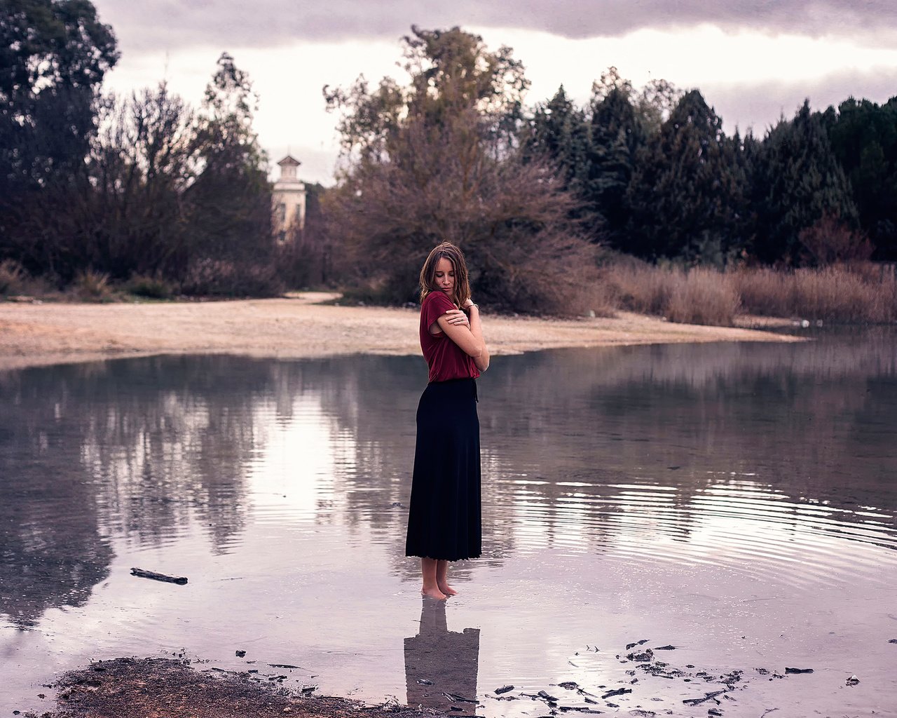 Обои природа, девушка, настроение, поза, лицо, в воде, босиком, nature, girl, mood, pose, face, in the water, barefoot разрешение 2048x1365 Загрузить