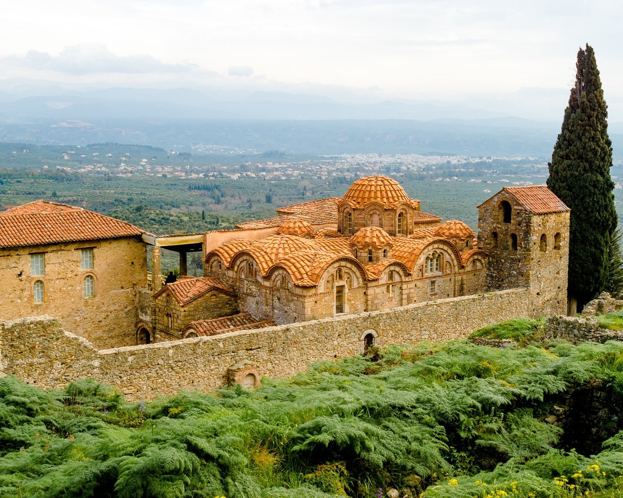 Обои деревья, храм, панорама, греция, памятник, монастырь, мистра, trees, temple, panorama, greece, monument, the monastery, mistras разрешение 2048x1365 Загрузить