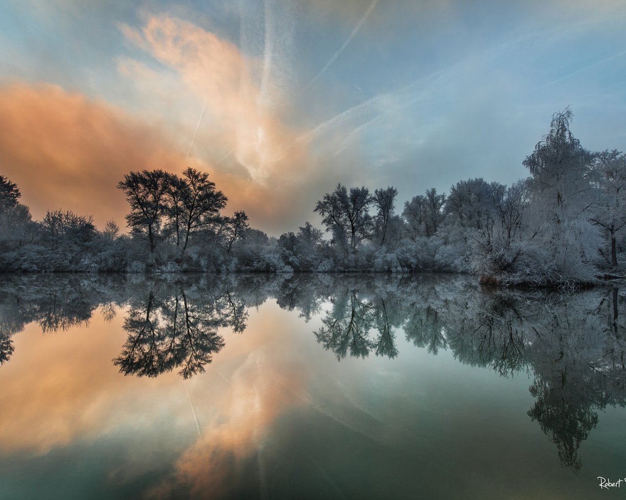 Обои озеро, природа, лес, отражение, кусты, иней, lake, nature, forest, reflection, the bushes, frost разрешение 1920x1200 Загрузить