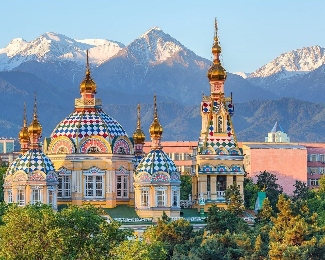 Обои горы, город, церковь, казахстан, алма-ата, вознесенский собор, mountains, the city, church, kazakhstan, alma-ata, ascension cathedral разрешение 1920x1200 Загрузить