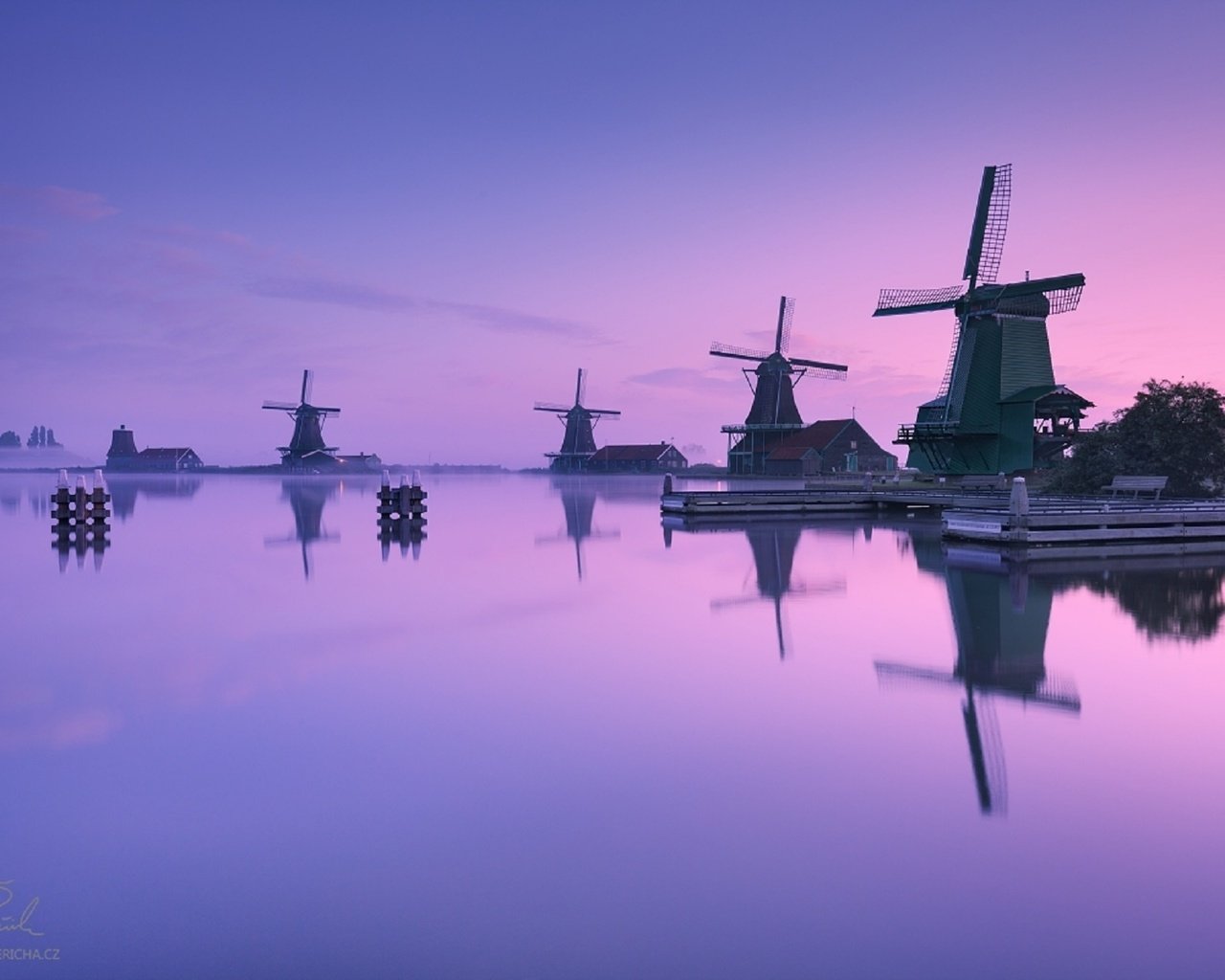 Обои вода, отражение, утро, туман, мельницы, голандия, water, reflection, morning, fog, mill, holland разрешение 1920x1280 Загрузить