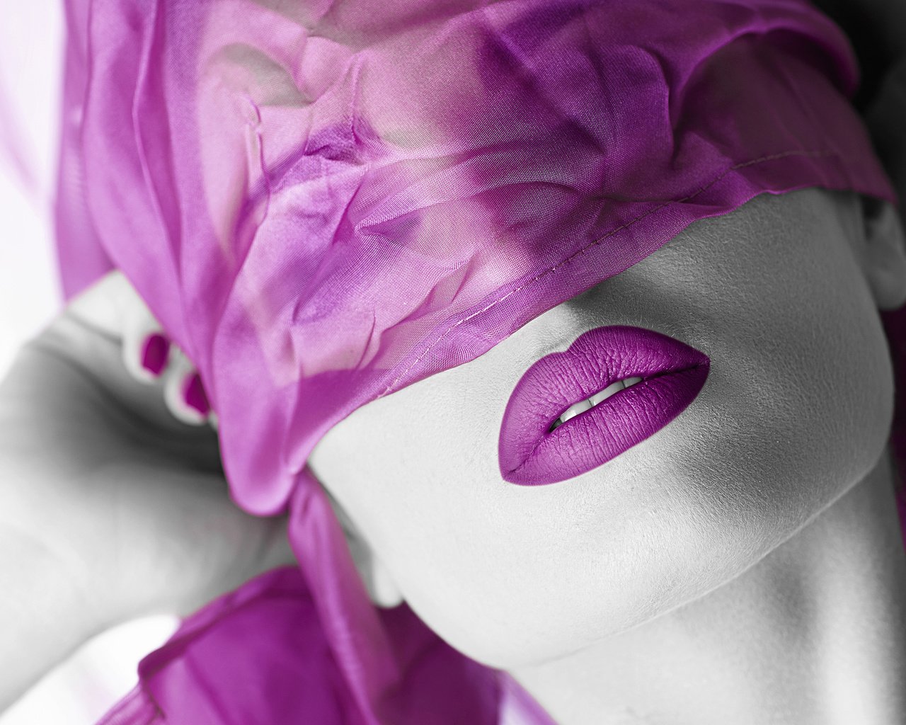 Обои девушка, фиолетовый, креатив, губы, лицо, вуаль, girl, purple, creative, lips, face, veil разрешение 2880x1800 Загрузить