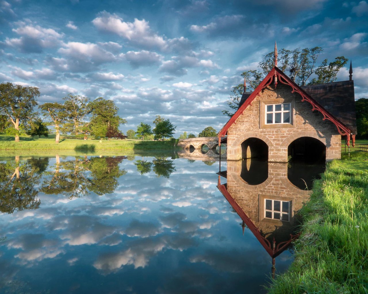 Обои озеро, природа, отражение, пейзаж, домик, lake, nature, reflection, landscape, house разрешение 1920x1200 Загрузить