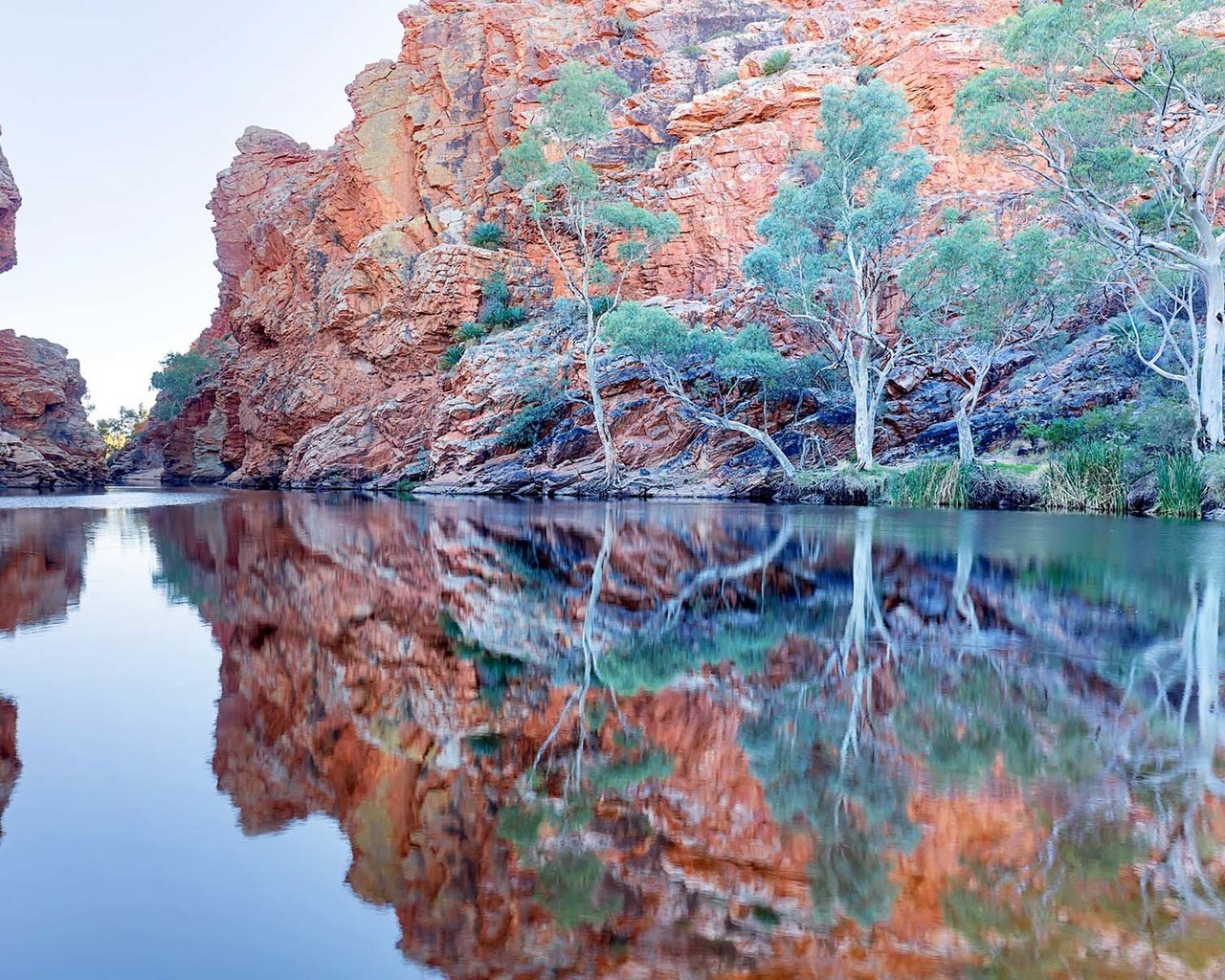 Обои деревья, озеро, горы, скалы, природа, отражение, пейзаж, trees, lake, mountains, rocks, nature, reflection, landscape разрешение 1920x1200 Загрузить