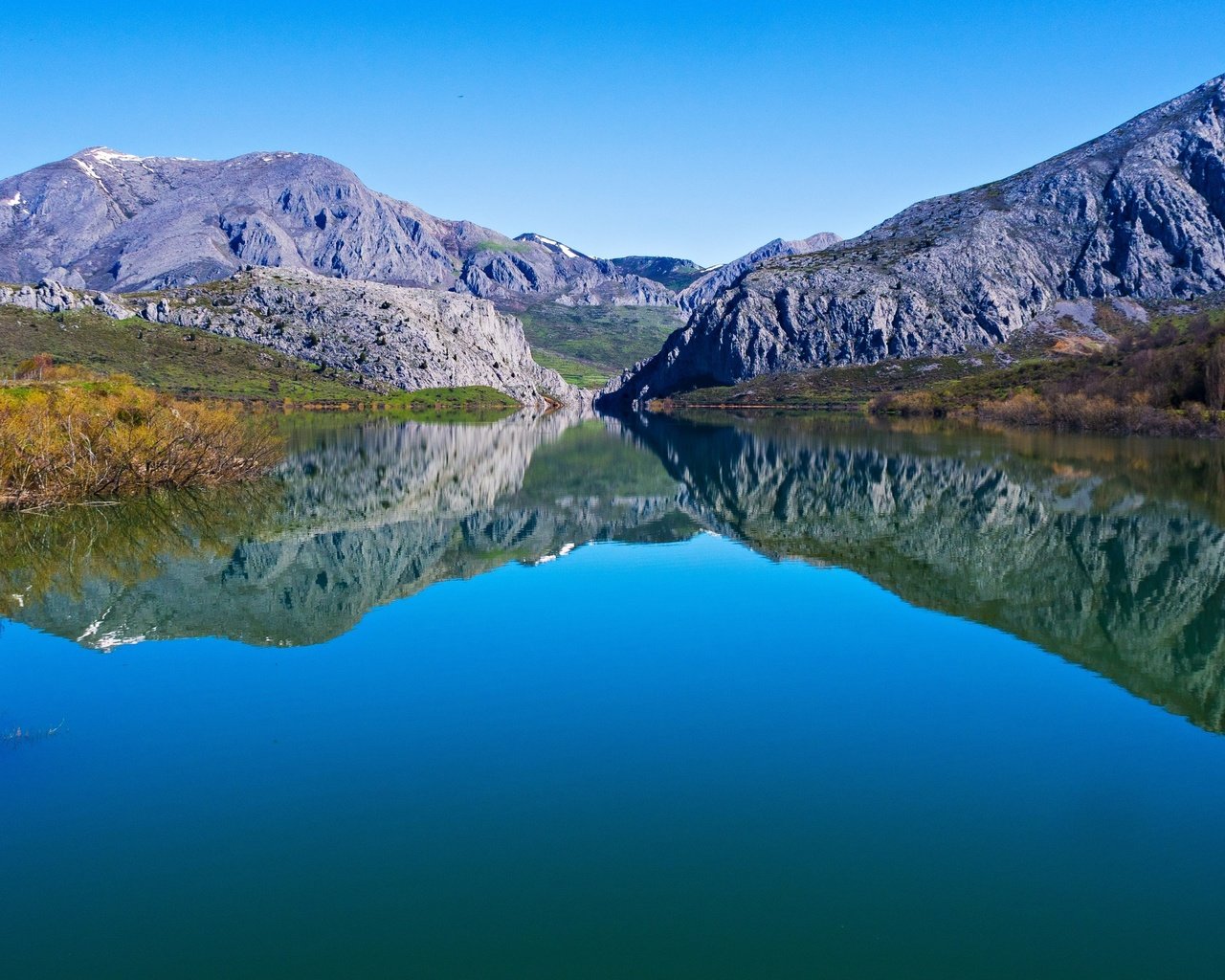 Обои озеро, горы, природа, пейзаж, lake, mountains, nature, landscape разрешение 2880x1800 Загрузить