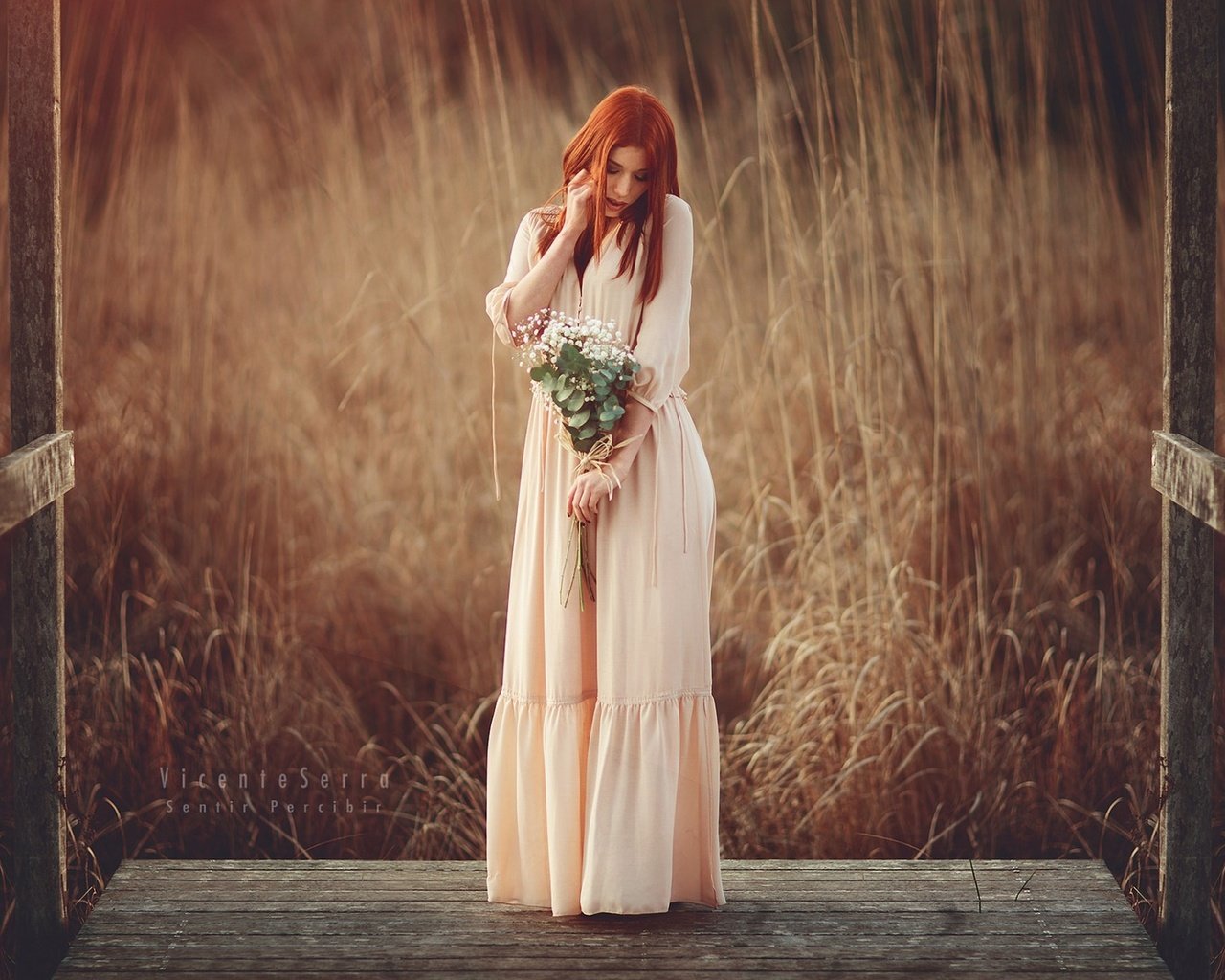 Обои цветы, природа, девушка, платье, букет, рыжеволосая, flowers, nature, girl, dress, bouquet, redhead разрешение 1920x1200 Загрузить