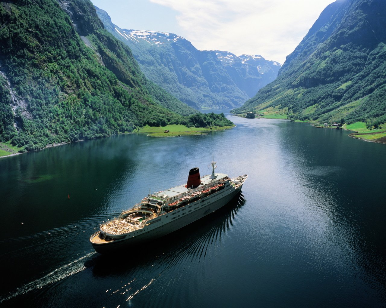 Обои горы, природа, корабль, норвегия, фьорд, mountains, nature, ship, norway, the fjord разрешение 4744x3691 Загрузить