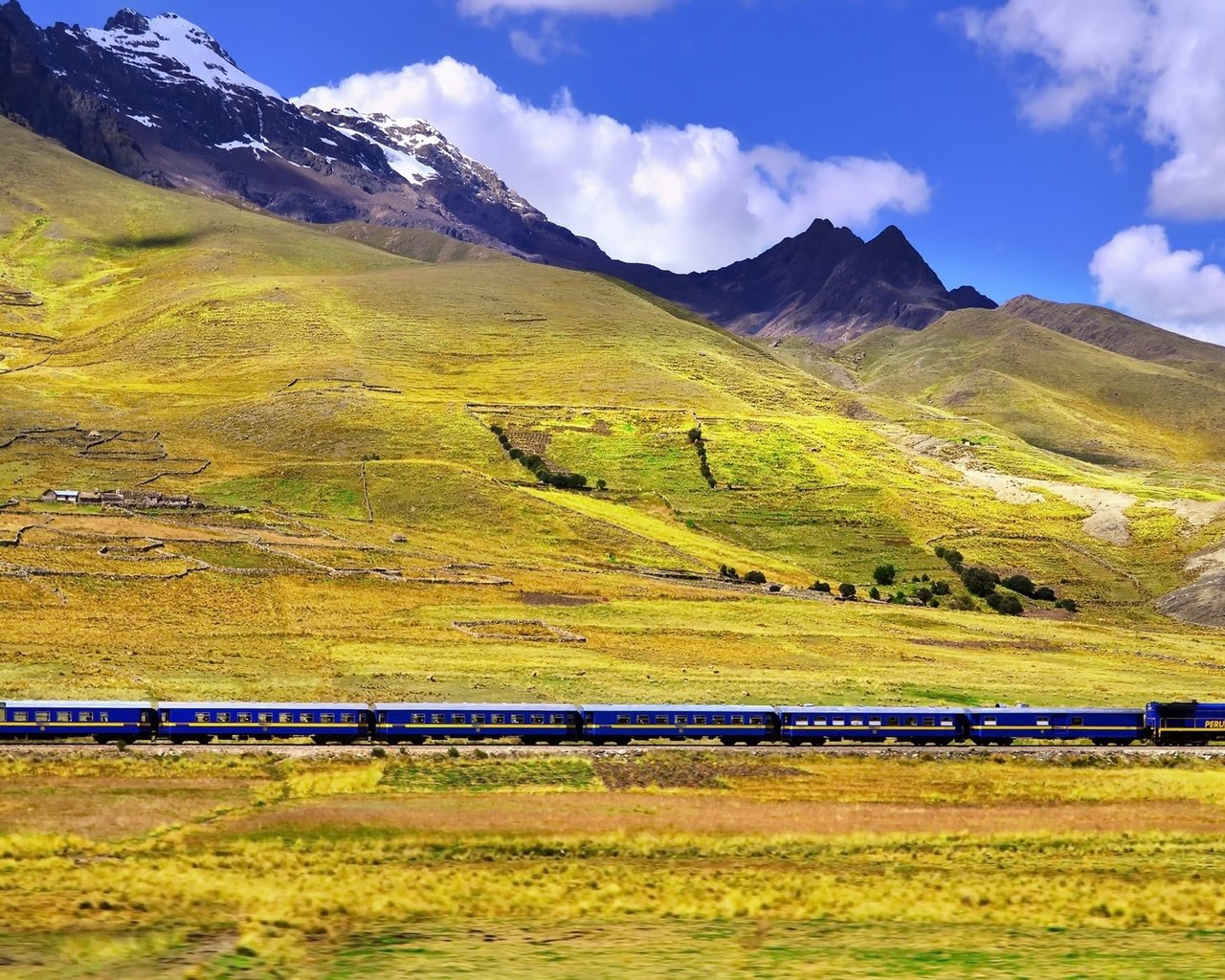 Обои небо, облака, горы, железная дорога, природа, поезд, альпы, the sky, clouds, mountains, railroad, nature, train, alps разрешение 2200x1360 Загрузить