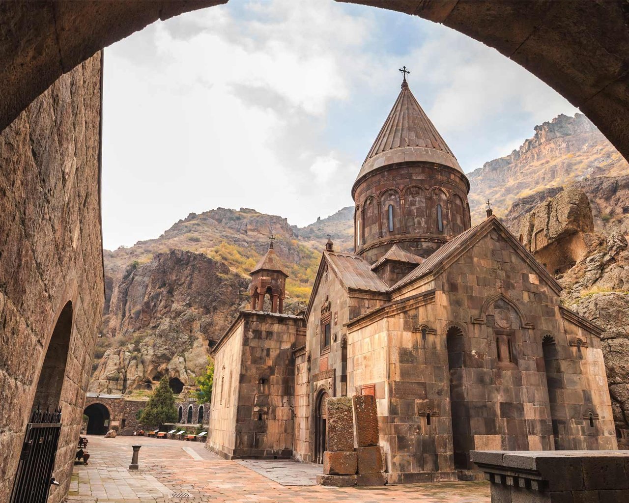 Обои храм, церковь, армения, айастан, vanq, geghard, temple, church, armenia, hayastan разрешение 1920x1280 Загрузить