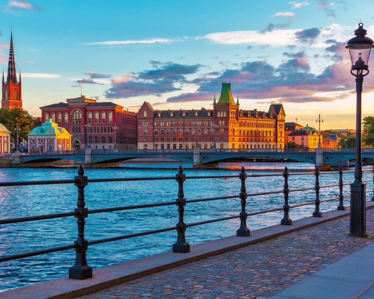 Обои река, город, набережная, швеция, стокгольм, river, the city, promenade, sweden, stockholm разрешение 1920x1200 Загрузить