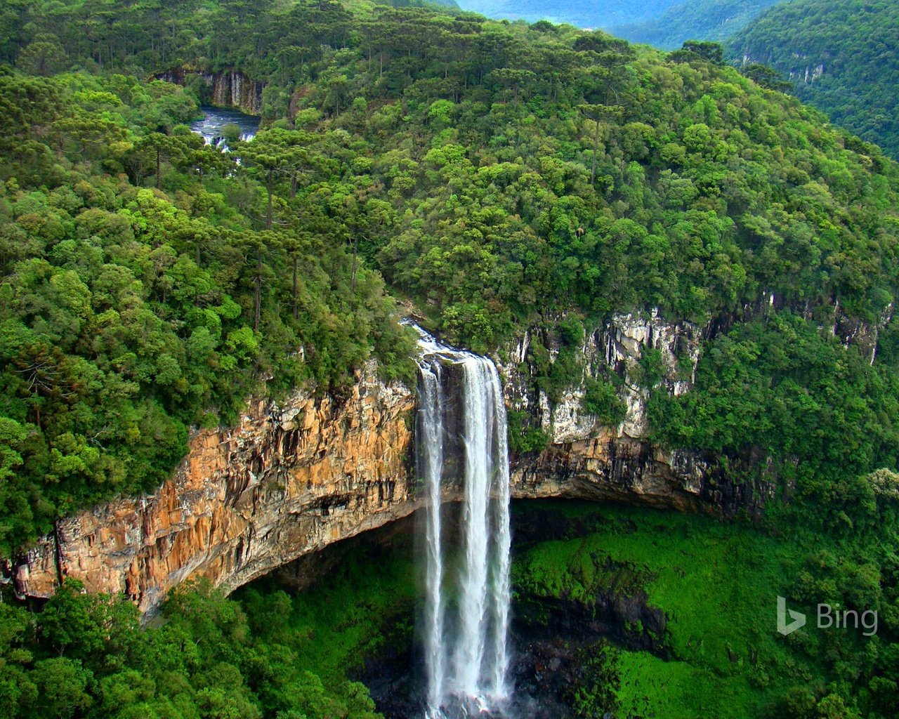 Обои деревья, скалы, водопад, мох, бразилия, cascata do caracol, каракол, trees, rocks, waterfall, moss, brazil, karakol разрешение 1920x1200 Загрузить