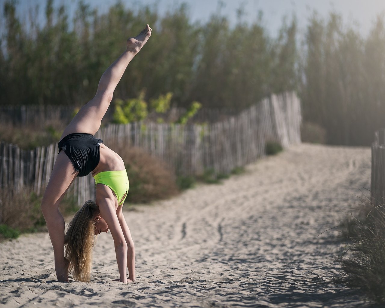 Обои девушка, гимнастка, растяжка, грация, mélissandre thomasset, girl, gymnast, stretching, grace разрешение 2000x1335 Загрузить