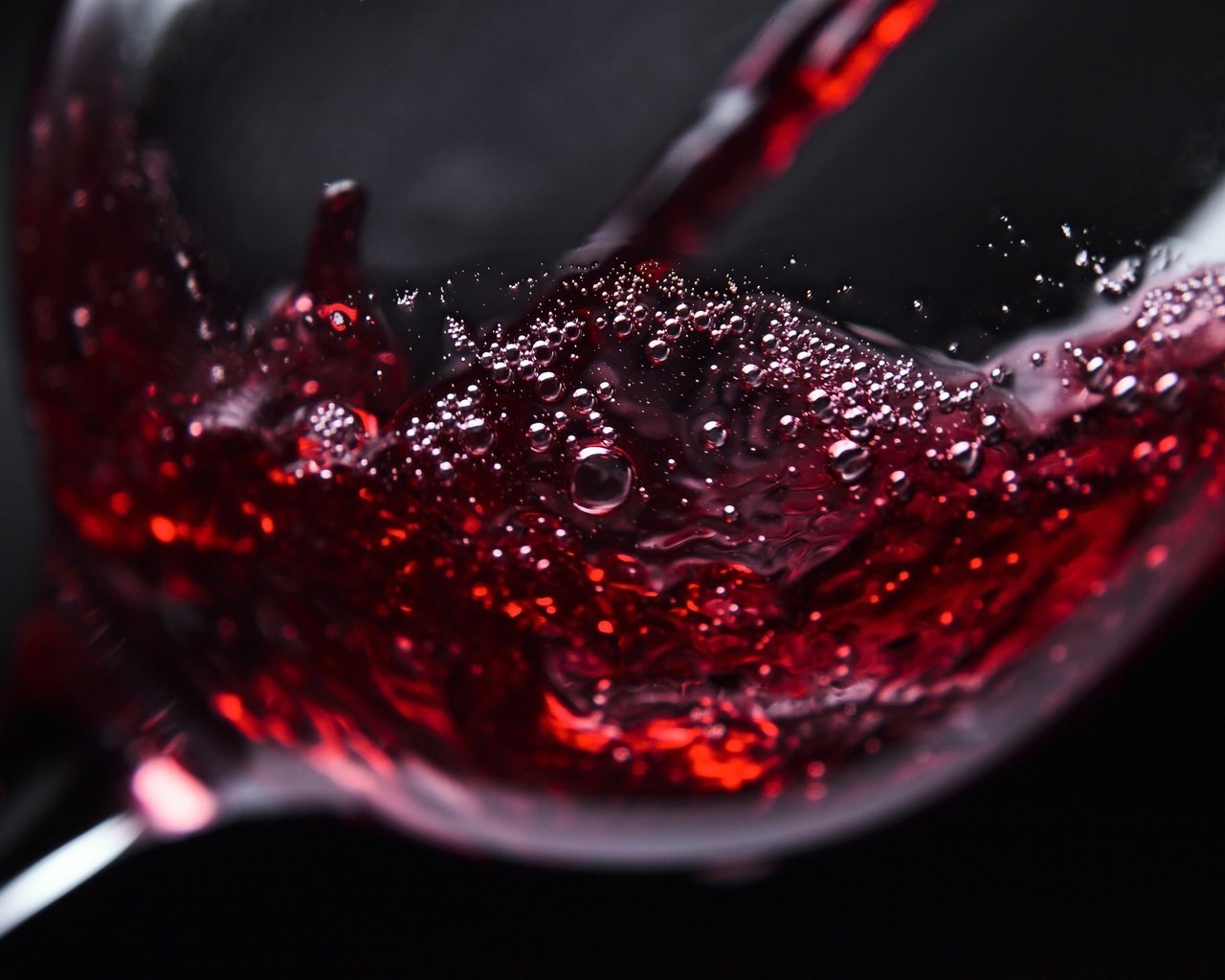 Обои бокал, вино, красное вино, крупным планом, glass, wine, red wine, closeup разрешение 2560x1707 Загрузить
