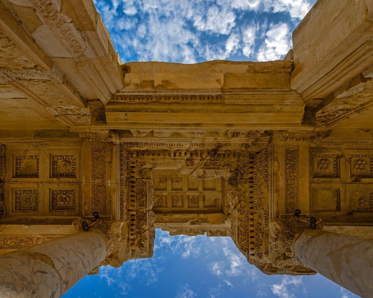 Обои небо, руины, архитектура, турция, эфес, библиотека цельса, the sky, ruins, architecture, turkey, ephesus, the library of celsus разрешение 1920x1200 Загрузить