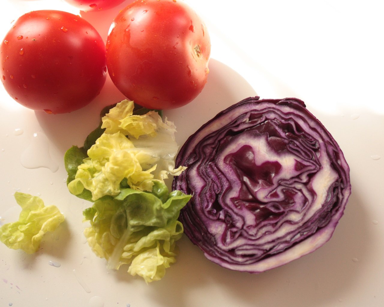 Обои овощи, помидоры, капуста, vegetables, tomatoes, cabbage разрешение 4272x2848 Загрузить