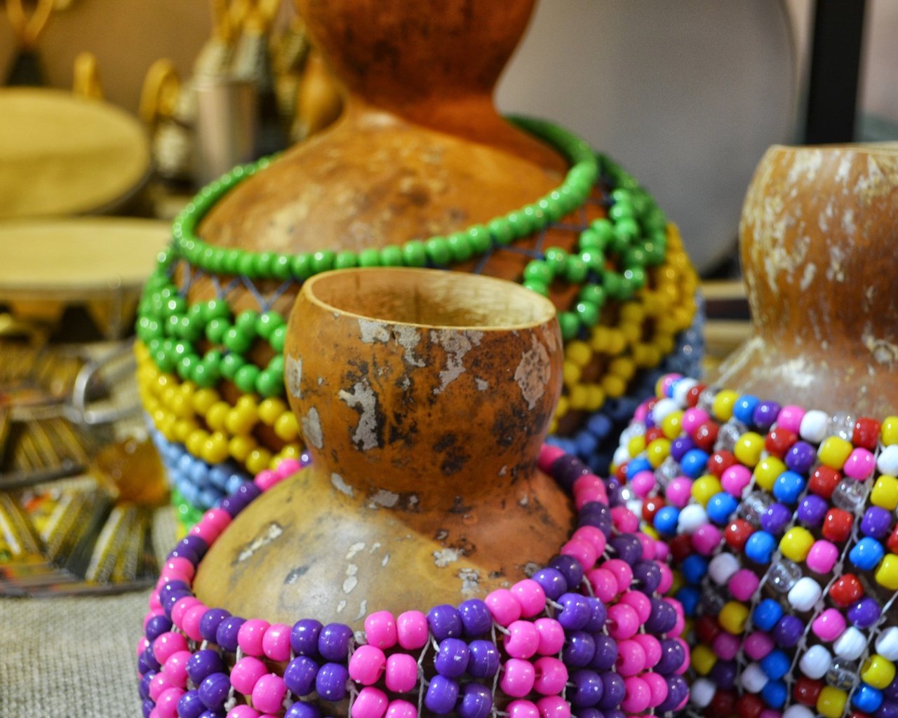 Обои африка, бусы, посуда, кувшин, браслеты, бусинки, africa, beads, dishes, pitcher, bracelets разрешение 4608x3072 Загрузить