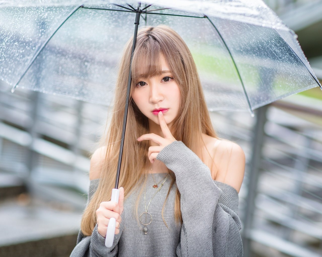 Обои девушка, дождь, волосы, зонтик, азиатка, girl, rain, hair, umbrella, asian разрешение 2048x1365 Загрузить