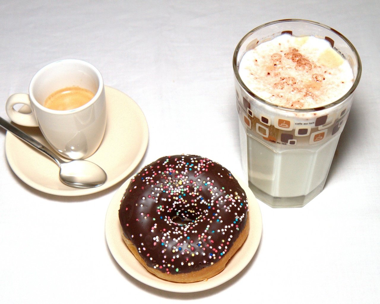 Обои напиток, кофе, чашка, стакан, пончик, десерт, латте, drink, coffee, cup, glass, donut, dessert, latte разрешение 3000x2000 Загрузить