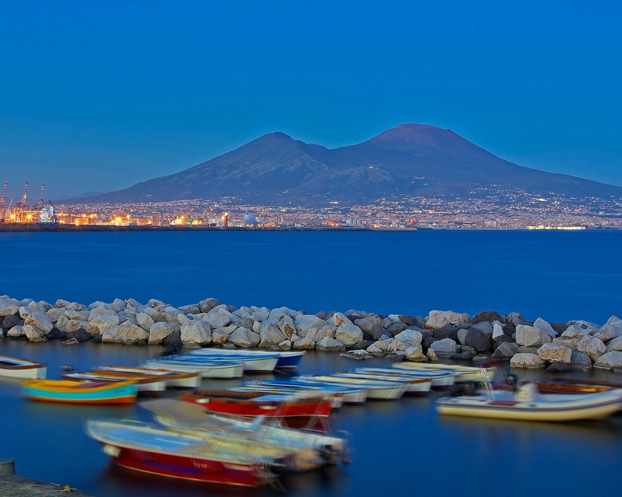 Обои огни, гора, лодки, залив, италия, неаполь, везувий, lights, mountain, boats, bay, italy, naples, vesuvius разрешение 2048x1311 Загрузить