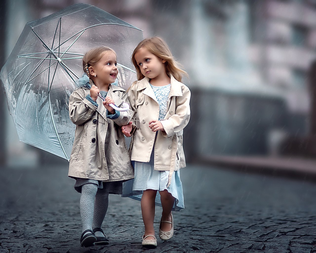 Обои дети, зонт, девочки, мостовая, подружки, children, umbrella, girls, bridge, girlfriend разрешение 1920x1281 Загрузить
