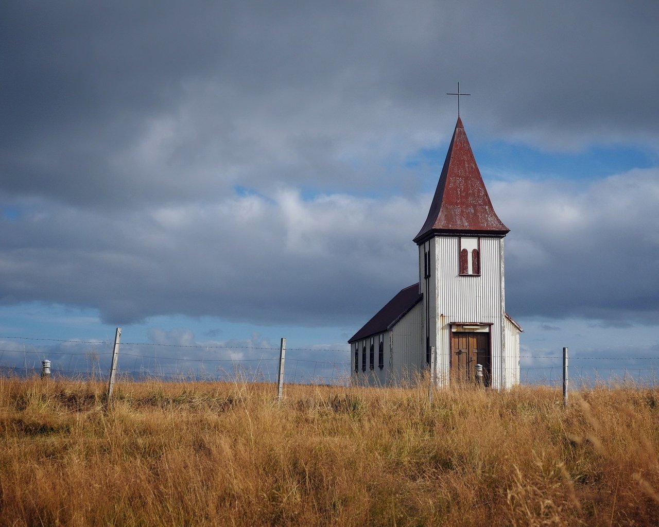 Обои небо, трава, облака, храм, поле, забор, the sky, grass, clouds, temple, field, the fence разрешение 2048x1536 Загрузить