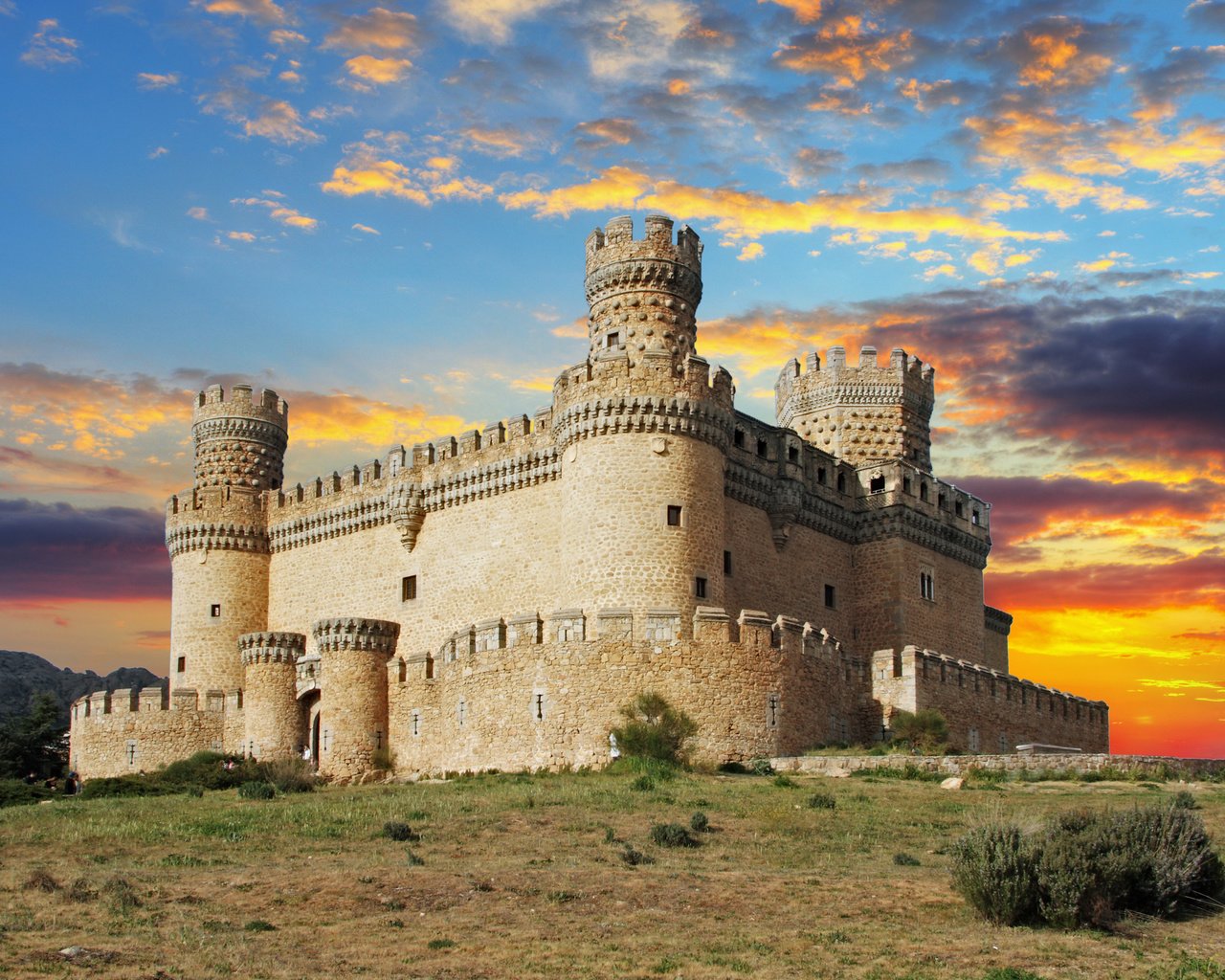 Обои небо, manzanares el real castle, мансанарес-эль-реал, облака, вечер, закат, замок, крепость, испания, замок мансанарес-эль-реал, the sky, manzanares el real, clouds, the evening, sunset, castle, fortress, spain, the castle of manzanares el real разрешение 3017x2000 Загрузить