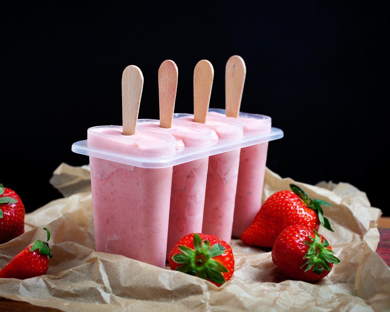 Обои мороженое, клубника, ягоды, десерт, фруктовое мороженое, ice cream, strawberry, berries, dessert, popsicles разрешение 3464x2309 Загрузить