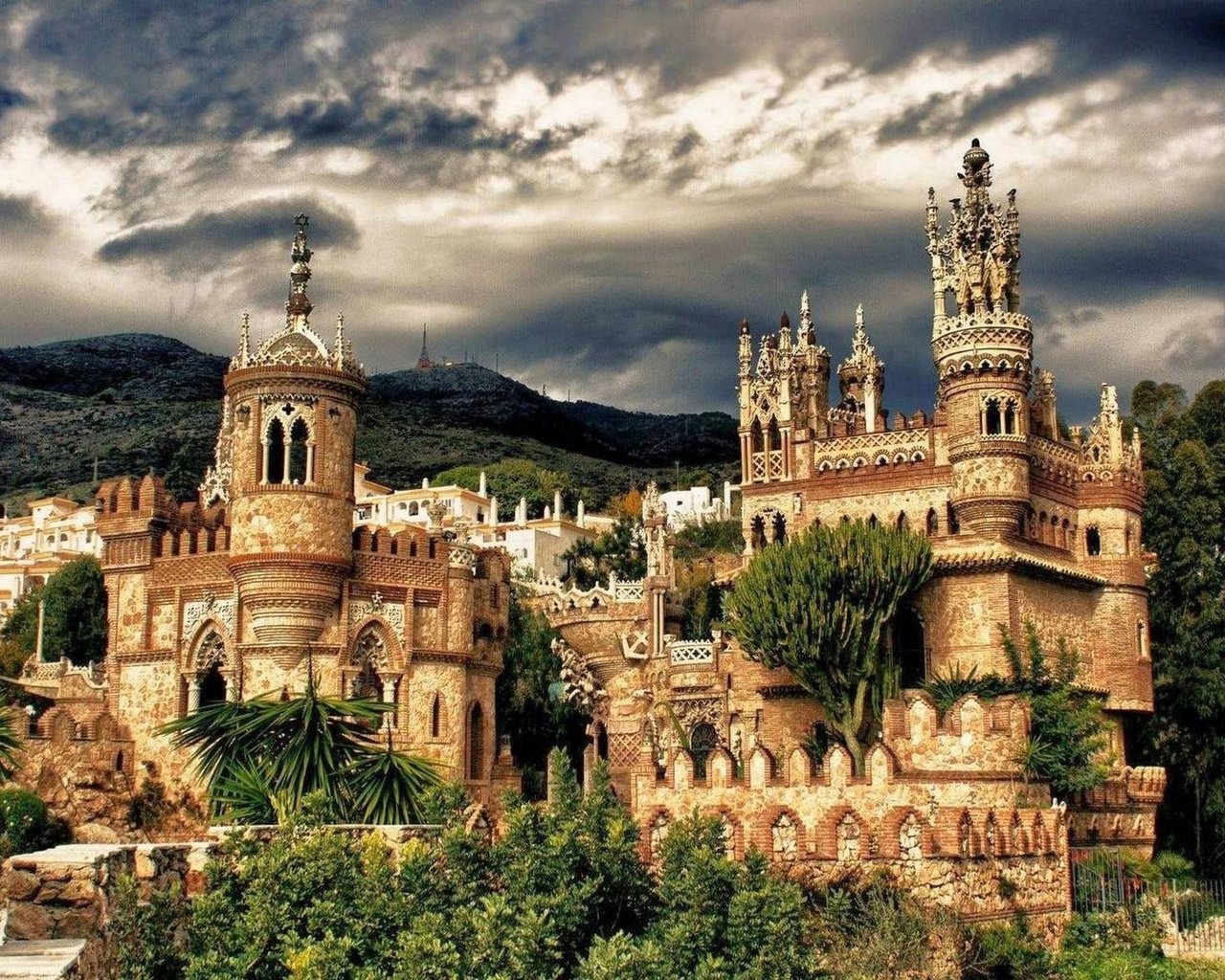 Обои небо, замок, испания, растительность, castillo de colomares, замок коломарес, the sky, castle, spain, vegetation, colomares castle разрешение 1935x1392 Загрузить