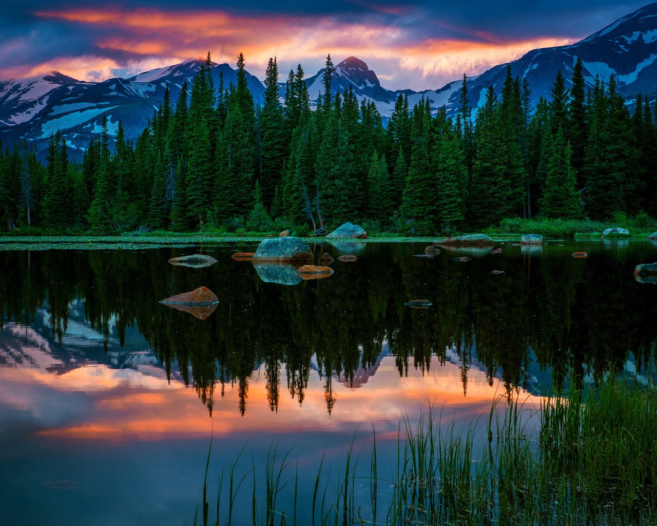 Обои деревья, колорадо, озеро, скалы, природа, лес, закат, отражение, гора, trees, colorado, lake, rocks, nature, forest, sunset, reflection, mountain разрешение 2048x1459 Загрузить